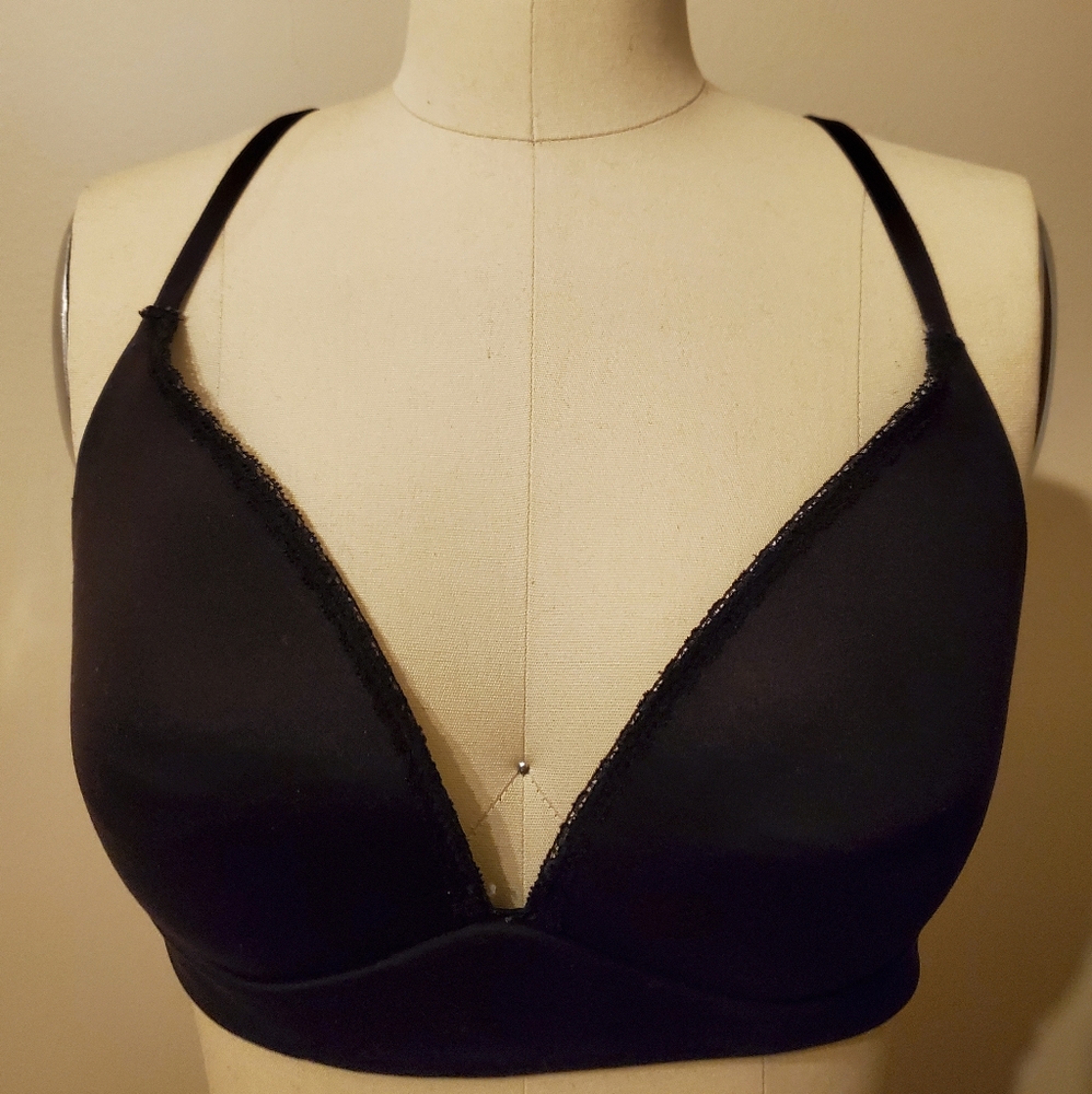 Wirless black racetrack deep v bra/bralette
